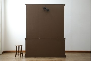 中古　美品　DREXEL HERITAGE(ドレクセルヘリテイジ)　FRANCESCA(フランチェスカ)シリーズ 照明付き!堂々とした佇まいのキャビネット　定価約141万円相当　(R-060595)