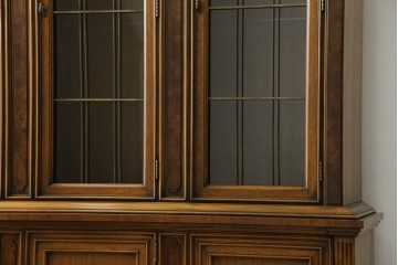 中古　美品　DREXEL HERITAGE(ドレクセルヘリテイジ)　FRANCESCA(フランチェスカ)シリーズ 照明付き!堂々とした佇まいのキャビネット　定価約141万円相当　(R-060595)