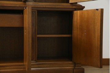 中古　美品　DREXEL HERITAGE(ドレクセルヘリテイジ)　FRANCESCA(フランチェスカ)シリーズ 照明付き!堂々とした佇まいのキャビネット　定価約141万円相当　(R-060595)