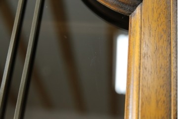 中古　美品　DREXEL HERITAGE(ドレクセルヘリテイジ)　FRANCESCA(フランチェスカ)シリーズ 照明付き!堂々とした佇まいのキャビネット　定価約141万円相当　(R-060595)