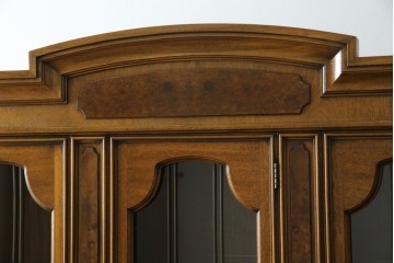 中古　美品　DREXEL HERITAGE(ドレクセルヘリテイジ)　FRANCESCA(フランチェスカ)シリーズ 照明付き!堂々とした佇まいのキャビネット　定価約141万円相当　(R-060595)