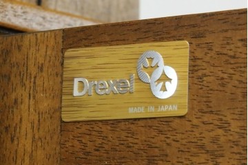 中古　美品　DREXEL HERITAGE(ドレクセルヘリテイジ)　FRANCESCA(フランチェスカ)シリーズ 照明付き!堂々とした佇まいのキャビネット　定価約141万円相当　(R-060595)