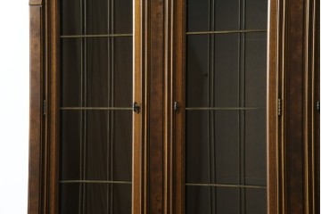 中古　美品　DREXEL HERITAGE(ドレクセルヘリテイジ)　FRANCESCA(フランチェスカ)シリーズ 照明付き!堂々とした佇まいのキャビネット　定価約141万円相当　(R-060595)