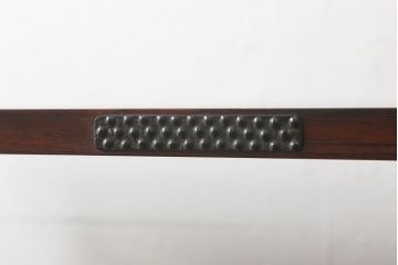中古　美品　岩谷堂箪笥　左右対称の美しい木目が目を引く飾り棚(陳列棚、収納棚、戸棚、茶棚)(R-060597)