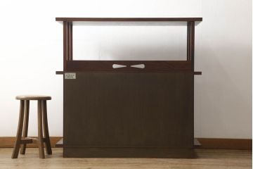 中古　美品　岩谷堂箪笥　左右対称の美しい木目が目を引く飾り棚(陳列棚、収納棚、戸棚、茶棚)(R-060597)