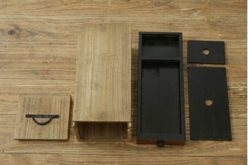 和製アンティーク　前面欅(ケヤキ)材　細部まで手の込んだつくりが魅力的な佐渡船箪笥　(R-060599)