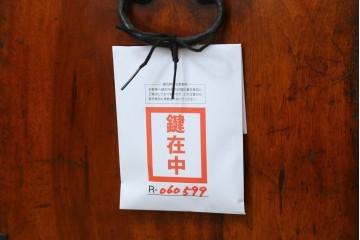和製アンティーク　前面欅(ケヤキ)材　細部まで手の込んだつくりが魅力的な佐渡船箪笥　(R-060599)