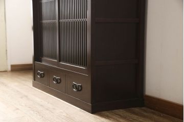 中古　前面栗材　上質な和の空間を演出する水屋箪笥(食器棚、カップボード、茶箪笥、戸棚、収納棚)(R-060601)