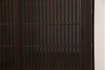 中古　前面栗材　上質な和の空間を演出する水屋箪笥(食器棚、カップボード、茶箪笥、戸棚、収納棚)(R-060601)