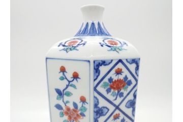 十二代今泉今右衛門　色鮮やかな花の文様が美しい!　錦花文六角花瓶(人間国宝、箱なし)(R-060606)