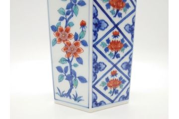 十二代今泉今右衛門　色鮮やかな花の文様が美しい!　錦花文六角花瓶(人間国宝、箱なし)(R-060606)