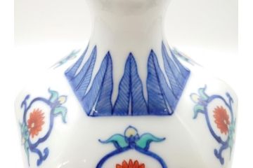 十二代今泉今右衛門　色鮮やかな花の文様が美しい!　錦花文六角花瓶(人間国宝、箱なし)(R-060606)