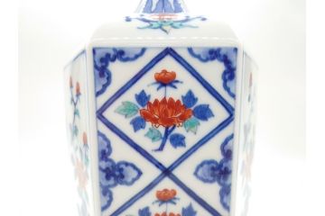 十二代今泉今右衛門　色鮮やかな花の文様が美しい!　錦花文六角花瓶(人間国宝、箱なし)(R-060606)