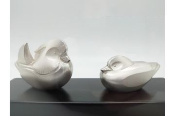 光一作　ころんとしたかわいい姿に癒される!　おしどりの置物　純銀製　ケース付き　オブジェ(R-060608)