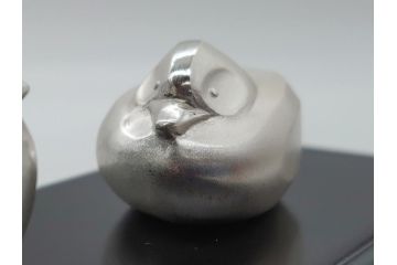 光一作　ころんとしたかわいい姿に癒される!　おしどりの置物　純銀製　ケース付き　オブジェ(R-060608)