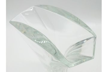 フランス　バカラ　Baccarat　ギンコ　クリスタルの透明感を堪能できるフラワーベース(花瓶、フルレッドクリスタルガラス、GINKGO、箱なし)(R-060612)