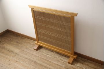 中古　クリアガラスが繊細なデザインを引き立たせる屋久杉の組子衝立て(つい立て、パーテーション、間仕切り)(R-060625)