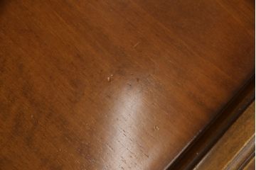 中古　美品　バロッサバレンティ(VARO,S.A. VALENTI)　挽き物加工の脚が存在感バツグンのセンターテーブル(リビングテーブル、ローテーブル)(R-060626)