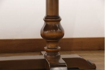 中古　美品　バロッサバレンティ(VARO,S.A. VALENTI)　挽き物加工の脚が存在感バツグンのセンターテーブル(リビングテーブル、ローテーブル)(R-060626)