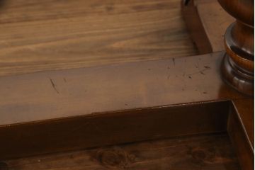 中古　美品　バロッサバレンティ(VARO,S.A. VALENTI)　挽き物加工の脚が存在感バツグンのセンターテーブル(リビングテーブル、ローテーブル)(R-060626)
