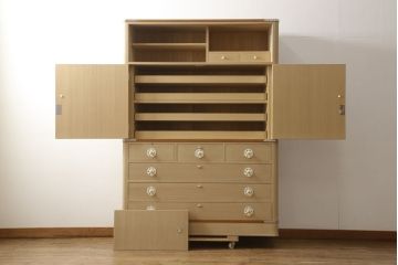 中古　最高級品　伝統工芸品　衣装盆付き　上品なデザインの飾り金具が魅力的な泉州総桐箪笥(胴丸、総桐たんす、引き出し、着物箪笥、衣装箪笥、和タンス、整理タンス)(定価推定約200万円)(R-060627)