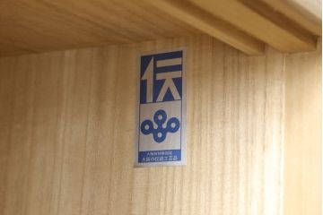 中古　最高級品　伝統工芸品　衣装盆付き　上品なデザインの飾り金具が魅力的な泉州総桐箪笥(胴丸、総桐たんす、引き出し、着物箪笥、衣装箪笥、和タンス、整理タンス)(定価推定約200万円)(R-060627)