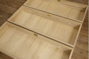 中古　最高級品　伝統工芸品　衣装盆付き　上品なデザインの飾り金具が魅力的な泉州総桐箪笥(胴丸、総桐たんす、引き出し、着物箪笥、衣装箪笥、和タンス、整理タンス)(定価推定約200万円)(R-060627)