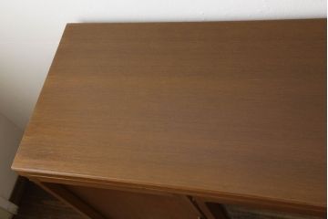 和製ビンテージ　北欧デザイン　オーク材　洗練されたシンプルさが魅力的なサイドボード(サイドキャビネット、収納棚、戸棚、リビングボード、ヴィンテージ)(R-060629)
