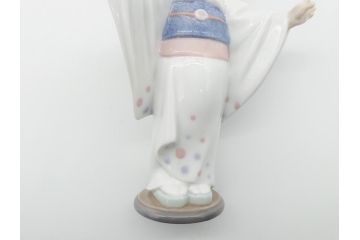 リヤドロ　LLADRO　淡い色使いがかわいらしい和装少女の人形(フィギュリン、置物、オブジェ、箱なし)(R-060643)