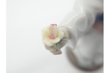 リヤドロ　LLADRO　淡い色使いがかわいらしい和装少女の人形(フィギュリン、置物、オブジェ、箱なし)(R-060643)