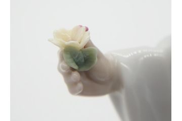 リヤドロ　LLADRO　淡い色使いがかわいらしい和装少女の人形(フィギュリン、置物、オブジェ、箱なし)(R-060643)