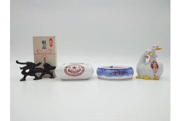 昭和レトロ　グリコ灰皿　アヒル小物入れ　ニッポンビール灰皿　キリン栓抜き　昔懐かしい雰囲気のノベルティグッズ合計4点セット(R-060657)