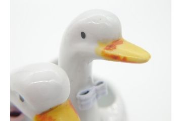 昭和レトロ　グリコ灰皿　アヒル小物入れ　ニッポンビール灰皿　キリン栓抜き　昔懐かしい雰囲気のノベルティグッズ合計4点セット(R-060657)