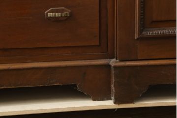 イギリスアンティーク　マホガニー材　上品な佇まいが魅力的なサイドボード(収納棚、戸棚、サイドチェスト、引き出し)(R-060660)
