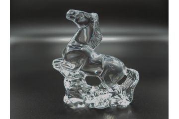 バカラ　Baccarat　美しく躍動的な馬のクリスタルオブジェ(干支、フランス、フルレッドクリスタルガラス)(R-060664)