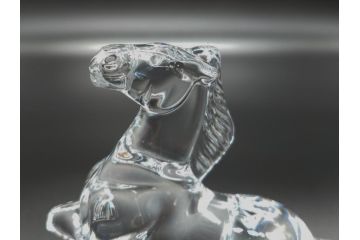 バカラ　Baccarat　美しく躍動的な馬のクリスタルオブジェ(干支、フランス、フルレッドクリスタルガラス)(R-060664)