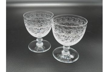 フランス　バカラ　Baccarat　ローハン　蔓草模様が全面に施された優雅なデザイン!　グラス2点セット(ワイン、リキュール、フルレッドクリスタルガラス)(R-060665)