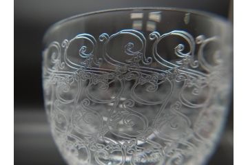 フランス　バカラ　Baccarat　ローハン　蔓草模様が全面に施された優雅なデザイン!　グラス2点セット(ワイン、リキュール、フルレッドクリスタルガラス)(R-060665)