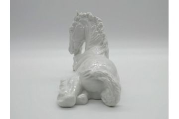 マイセン　MEISSEN　繊細さを感じる美しい白磁人形　伏せる馬(フィギュリン、オブジェ、箱なし)(R-060671)