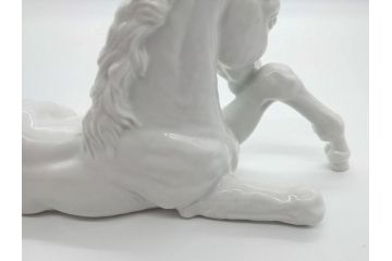 マイセン　MEISSEN　繊細さを感じる美しい白磁人形　伏せる馬(フィギュリン、オブジェ、箱なし)(R-060671)