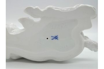 マイセン　MEISSEN　繊細さを感じる美しい白磁人形　伏せる馬(フィギュリン、オブジェ、箱なし)(R-060671)