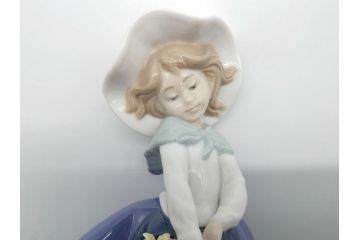 リヤドロ　LLADRO　首をかしげた愛らしい少女　しなやかなフォルムが美しい猫　花籠　リンダ　合計2点セット(フィギュリン、オブジェ、箱なし)(R-060672)