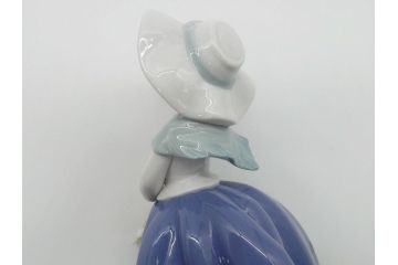 リヤドロ　LLADRO　首をかしげた愛らしい少女　しなやかなフォルムが美しい猫　花籠　リンダ　合計2点セット(フィギュリン、オブジェ、箱なし)(R-060672)
