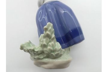 リヤドロ　LLADRO　首をかしげた愛らしい少女　しなやかなフォルムが美しい猫　花籠　リンダ　合計2点セット(フィギュリン、オブジェ、箱なし)(R-060672)