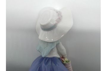 リヤドロ　LLADRO　首をかしげた愛らしい少女　しなやかなフォルムが美しい猫　花籠　リンダ　合計2点セット(フィギュリン、オブジェ、箱なし)(R-060672)