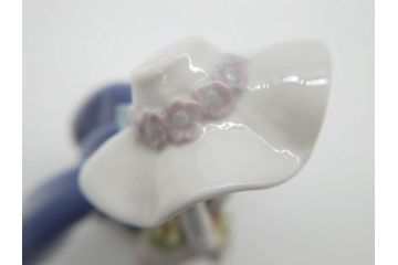 リヤドロ　LLADRO　首をかしげた愛らしい少女　しなやかなフォルムが美しい猫　花籠　リンダ　合計2点セット(フィギュリン、オブジェ、箱なし)(R-060672)