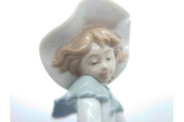 リヤドロ　LLADRO　首をかしげた愛らしい少女　しなやかなフォルムが美しい猫　花籠　リンダ　合計2点セット(フィギュリン、オブジェ、箱なし)(R-060672)