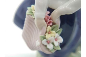 リヤドロ　LLADRO　首をかしげた愛らしい少女　しなやかなフォルムが美しい猫　花籠　リンダ　合計2点セット(フィギュリン、オブジェ、箱なし)(R-060672)