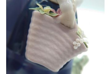 リヤドロ　LLADRO　首をかしげた愛らしい少女　しなやかなフォルムが美しい猫　花籠　リンダ　合計2点セット(フィギュリン、オブジェ、箱なし)(R-060672)