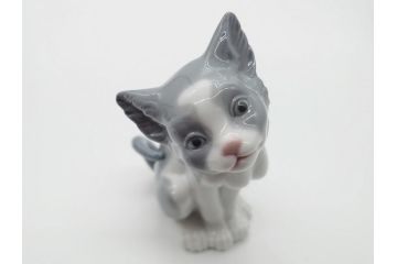 リヤドロ　LLADRO　首をかしげた愛らしい少女　しなやかなフォルムが美しい猫　花籠　リンダ　合計2点セット(フィギュリン、オブジェ、箱なし)(R-060672)